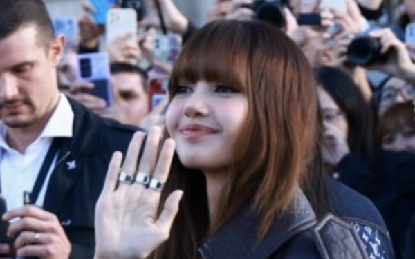 BLACKPINK’s Lisa spotted with Frédéric Arnault’s parents at Louis Vuitton event, fueling romance rumors