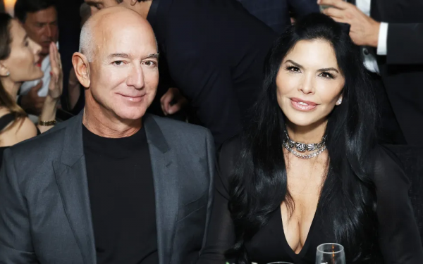 'Stunning!': Jeff Bezos' Fiancée Lauren Sanchez Wows in an 'Exquisite' Peach Gown at the Inaugural Ball – Photos