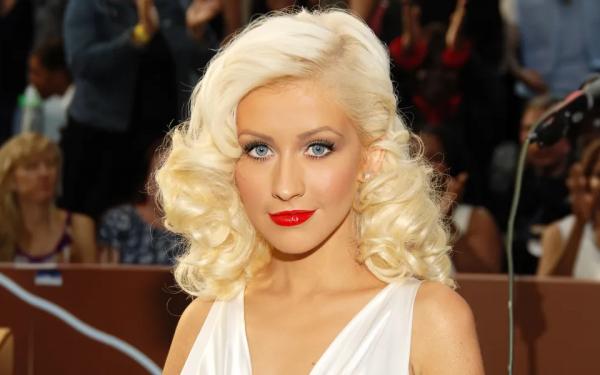 Christina Aguilera, 44, Sparks Fan Discussion After Her Appearance at 2025 Joy Awards in Saudi Arabia – Photos